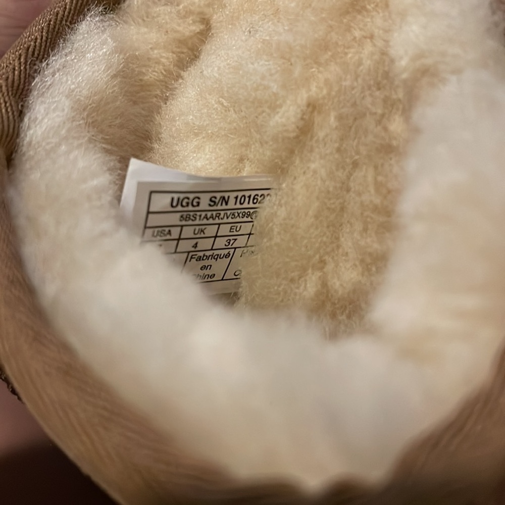 Authentic UGG Classic Short ll in Chestnut - Picture 7 of 9